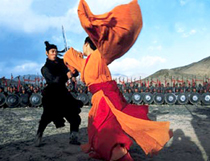 The nameless warrior (Jet Li) battles the deadly assassin Flying Snow (Maggie Cheung) in Yimou ZhangÂ´s Â´Hero.Â´