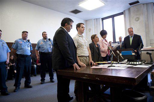 Raymond Clark III, center, is arraigned at Superior Court in New Haven, Conn. Thursday Sept. 17, 2009 in connection with the murder of Annie Le, a Yale graduate student whose body was found stuffed inside a lab wall Sunday.