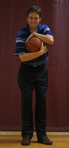 Coach Stacy Hollowell will replace Joey Stiebing as the new assistant coach for the men’s basketball team.