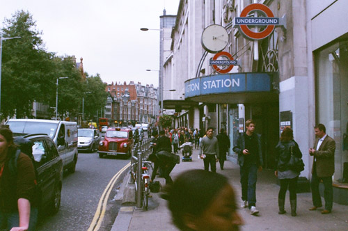 Londoners commute by various modes of transportation commonly seen in London. The drivers in London drive on the right side.