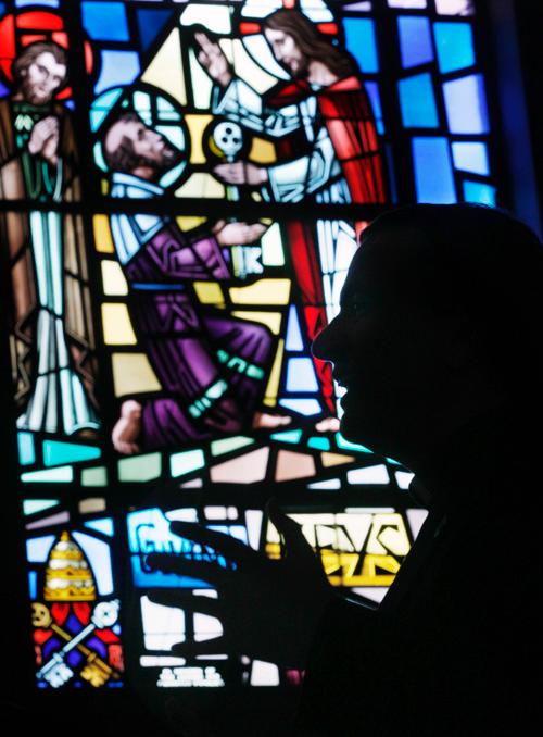 the rev. tom Dente, of St. peter the apostle roman catholic church in river’s Edge, n.J., trains new priests in the new Mass. the revision of the roman Missal will affect the practice of Mass across the world.