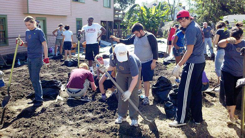 Students+and+alumni+help+dig+and+renew+the+soil+on+a+garden+for+the+New+Orleans+Food+%26+Farm+Network%2C+which+aims+to+promote+health+in+community+gardens.+The+organization+began+in+2002+to+encourage+sustanibility.