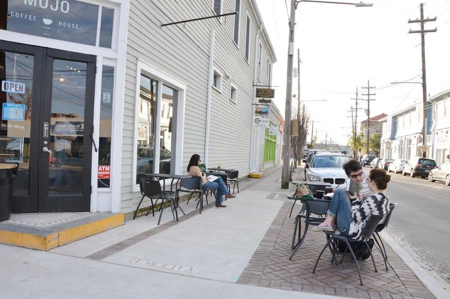 Freret+neighborhood+visitors+hang+out+in+front+of+a+Freret+Street+coffee+house.+The+Freret+neighborhood+is+home+to+several+restaurants+and+small+businesses%2C+but+students+have+expressed+concerns+for+their+safety+after+a+Jan.+9+murder+on+the+4500+block+of+South+Robertson+Street.