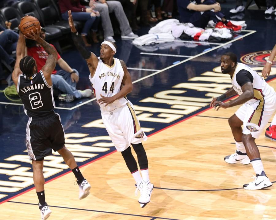Kawhi Leonard shoots a jumper while being defended by Dante Cunningham. Leonard finished with 30 points in San Antonio's 94-86 come from behind victory.
