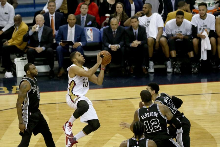 Eric Gordon drives the lane for a layup in the first half of their game against San Antonio. Gordon led the Pelicans with 23 points in an 86-94 loss.