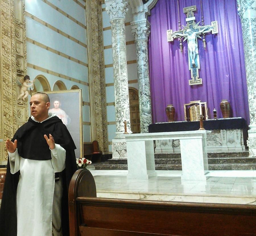 The+Rev.+Mariano+Veliz+shares+his+experience+with+God%E2%80%99s+mercy+in+his+life+at+St.+Anthony+of+Padua+Church.+He+said+God+gave+him+the+strength+to+his+forgive+his+parents%E2%80%99+decision+making.+Photo+credit%3A+Jamal+Melancon