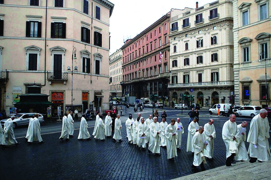 Jesuits+process+through+the+streets+of+Rome+to+celebrate+Mass+together+at+General+Congregation+35+in+2008%2C+when+the+Rev.+Adolfo+Nicolas%2C+S.J.%2C+was+elected+superior+general.+The+Jesuits+will+convene+General+Congregation+36+on+Oct.+2+to+elect+Nicolas+successor.+%28Image+credit%3A+General+Congregation+35%29