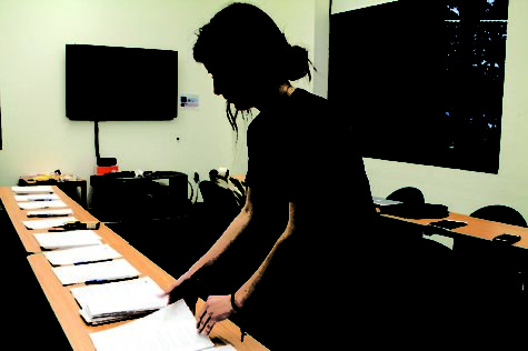 Students, faculty write to their senators at community action event
