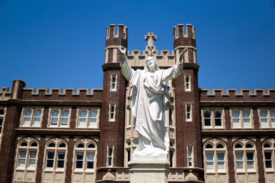 The+Jesus+statue+outside+of+Marquette+Hall.+In+a+statement+made+to+The+Maroon%2C+Loyola+University+New+Orleans+states+that+clubs+and+organizations+that+seek+university+and+Student+Government+Association+approval+must+maintain+Jesuit+and+catholic+values.+Photo+credit%3A+Jacob+Meyer