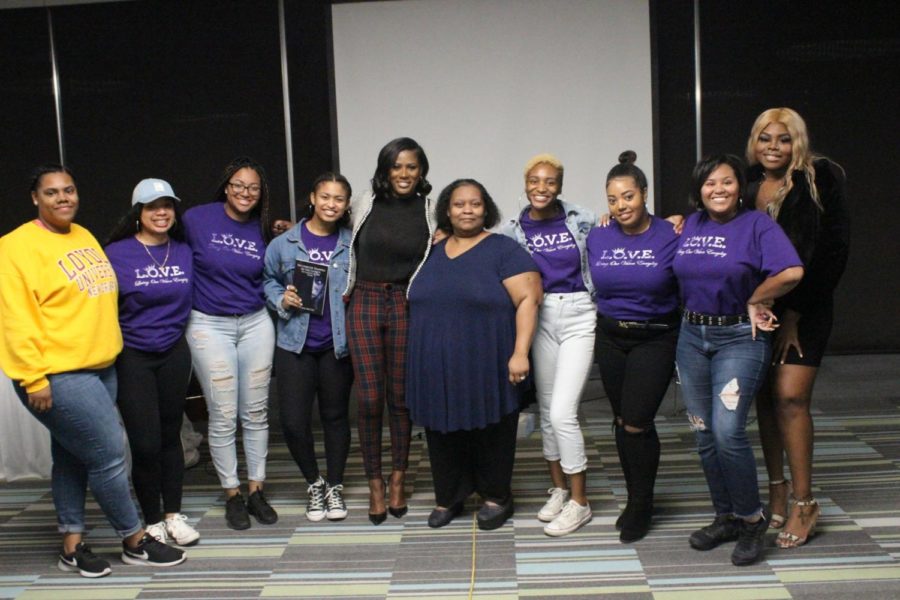 Members of Loyola’s L.O.V.E. chapter pose with author Asante McGee on Jan. 29. McGee spoke about her experiences with R. Kelly and abuse. Photo credit: Maia Moses
