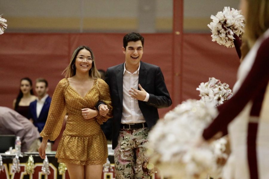 Management sophomore Thomas Barrera and biology senior Mylinh Bui down the court on Feb. 14 for the 2019 Homecoming game. Homecoming is March 6 through 12. Photo credit: Michael Bauer