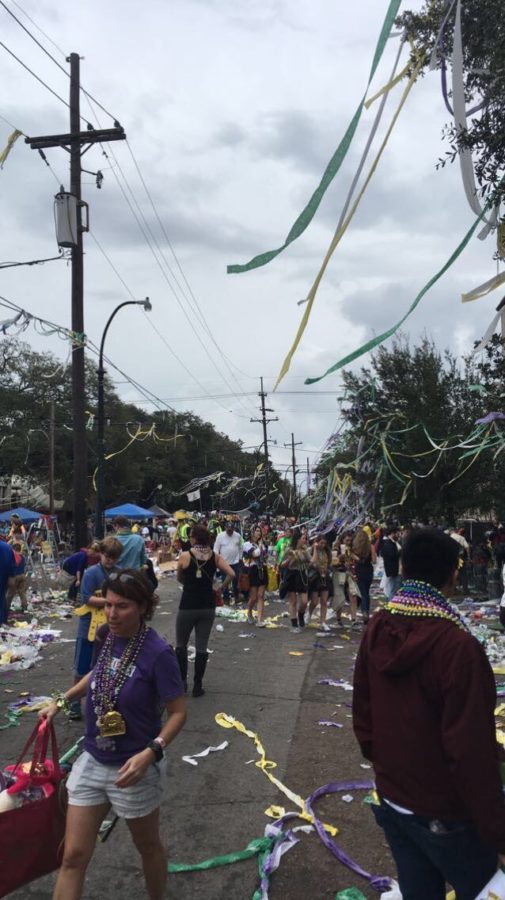 Beads, streamers and trash litter the streets and hang from trees after a parade during last year’s Mardi Gras. Nearly 1,200 tons of trash were collected during the 2018 Mardi Gras parade season, with artifacts like beads hanging from trees remaining in the city for years to come. ANDERSON LEAL/The Maroon. Photo credit: Anderson Leal