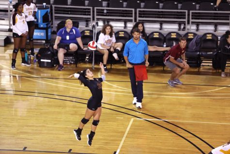 Wolf Pack opens up volleyball season