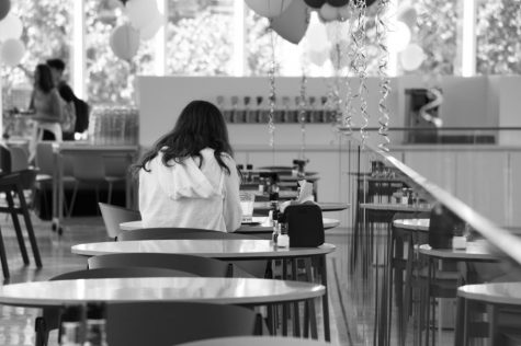 A student eating at the new Commons dining hall. This is just one of the few things Loyola and Tulane share. Hannah Renton/the Maroon.