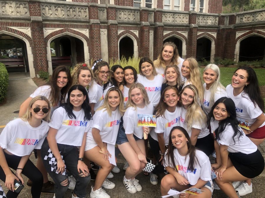 The Alpha Chi Omega 2019 Fall pledge class posing for picture.
