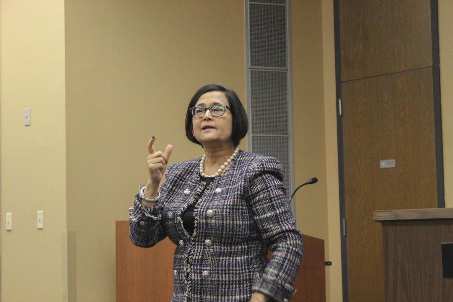 Tanuja Singh, Loyolas newly appointed provost, speaks to faculty during a meeting on Nov. 19