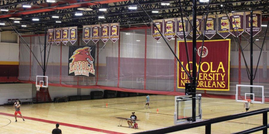 Loyola students social distance while using the USCs basketball courts. Isabella Ramos runs on a treadmill while wearing a disposable mask. Requiring students to bring their own basketballs was one safety precaution the USC implemented this semester. Photo credit: Kadalena Housley