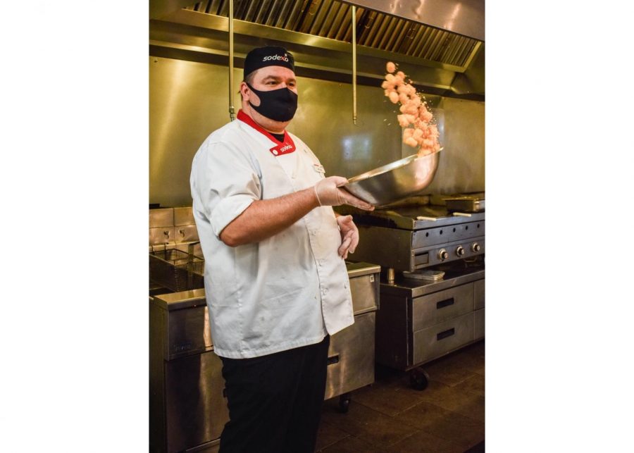 A Sodexo employee prepares for meal time at Loyola during COVID-19. Loyola dining services have adjusted protocol due to the pandemic. Photo credit: Maria Paula Mariño