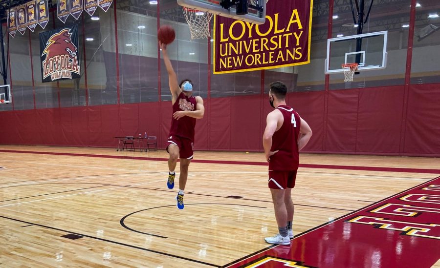 A Wolf Pack basketball player shoots a layup while warming up for practice in Loyola’s sports complex on Wednesday Sept. 30. One of the Wolf Packs basketball teams went into isolation after a positive case of COVID-19 was announced on Friday of last week. Photo by Will Ingram