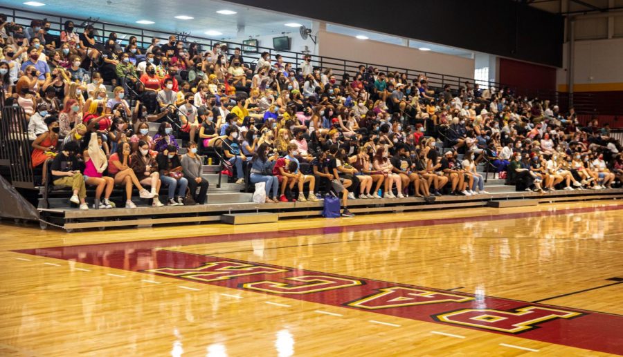 Students gather in the University Sports Complex on Aug. 18th, 2021.