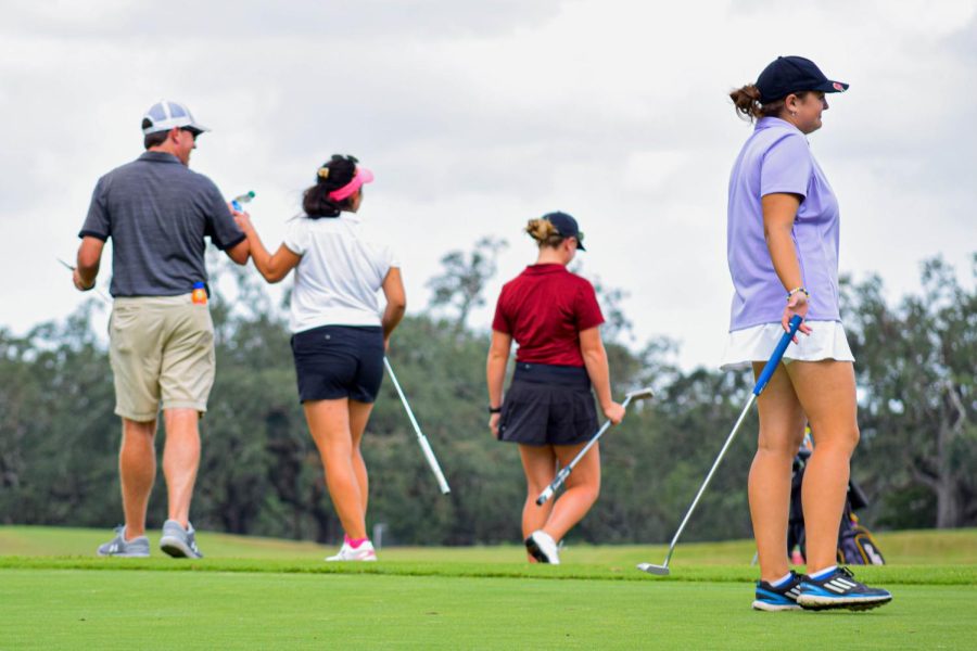 Head+Coach+Drew+Goff+and+members+of+the+womens+golf+team+at+practice+on+Thursday%2C+Oct.+14%2C+2021.