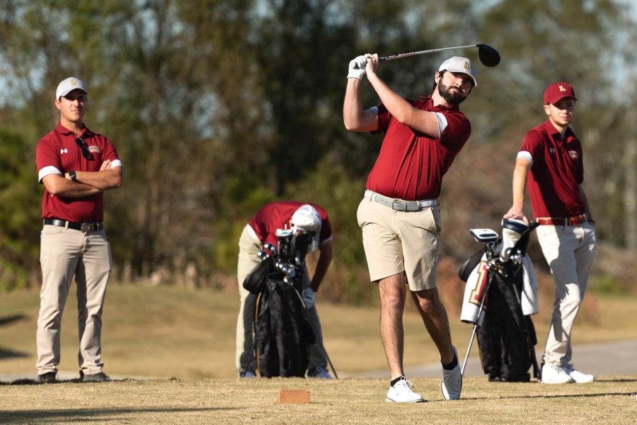 Men's golf wins first tournament since 2017 - The Maroon
