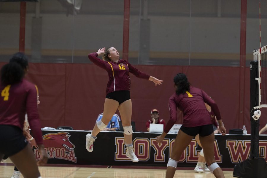 Volleyball+player+Presie+Boswell+gets+ready+for+a+spike+in+the+Loyola+gym.