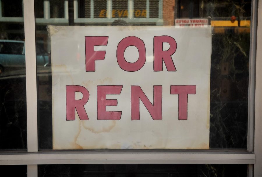 A+for+rent+sign+is+displayed+outside+of+a+business.+Renters+in+New+Orleans+have+recently+fought+for+equitable+housing.+Photo+via+Unsplash