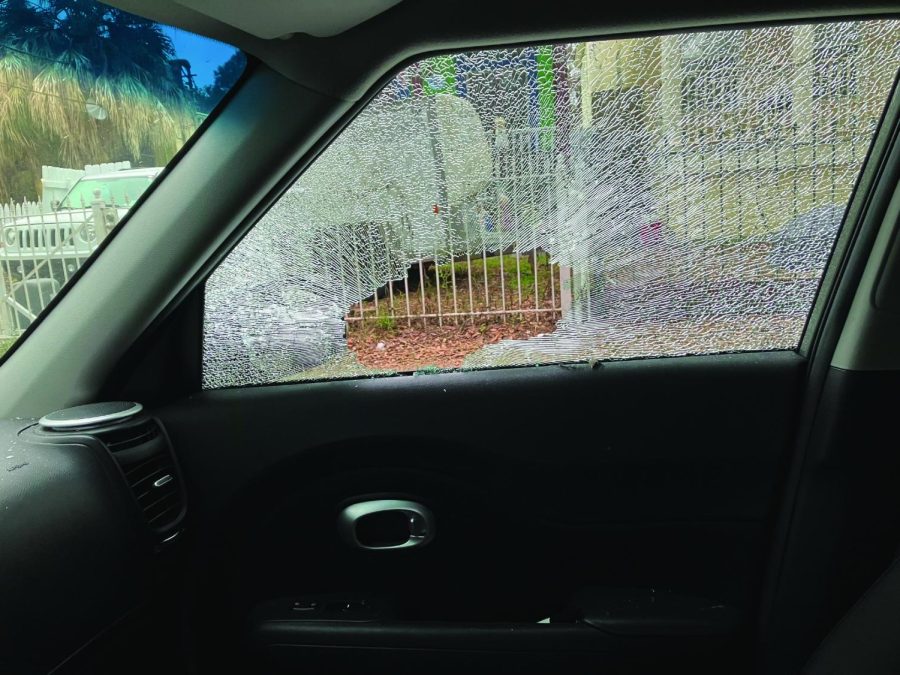 Car+passenger+side+window+broken+into.