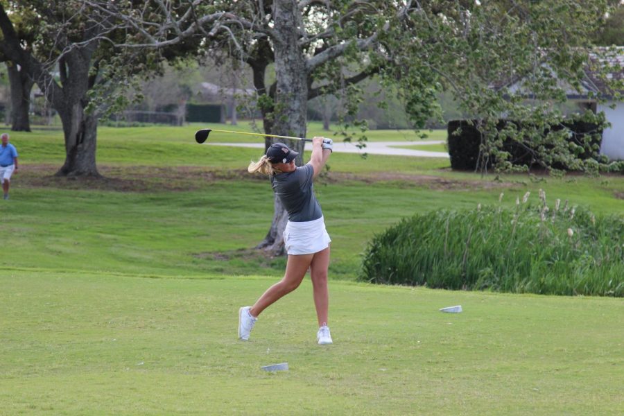 Freshman+Catherine+Singletary+tracks+the+ball+after+her+shot+at+the+Wolf+Pack+Invitational+on+March+6%2C+2023