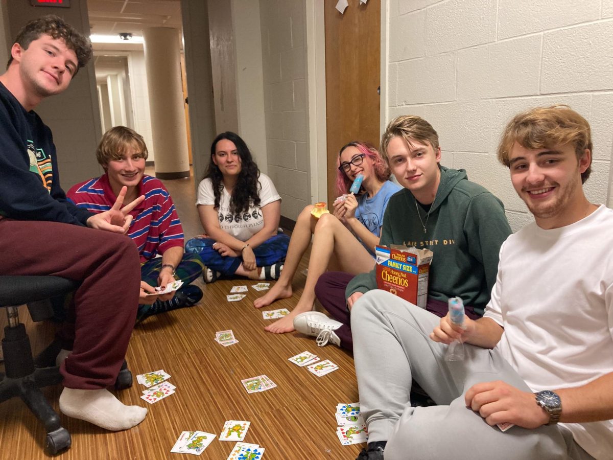 (Left to right) Oliver Ball, Nicholas Oliver, Katt Amaro, Hannah Grimley, Will Shepard, Steven Rijpma play card games in Buddig Hall on Sept. 11.