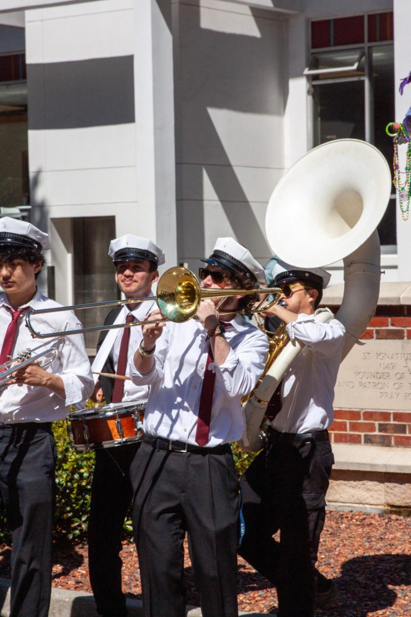 Loyola students take a stand for the right to read