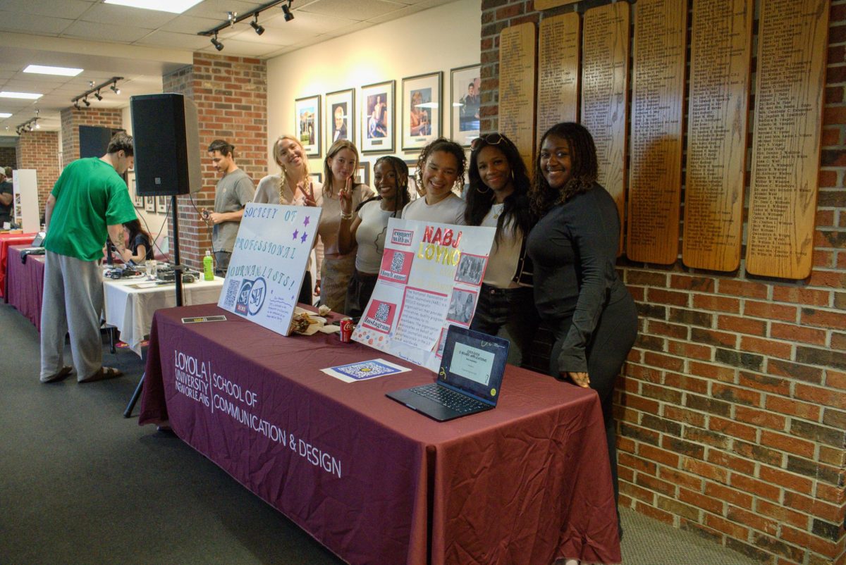 Elise Beck, Mary Ella Hastings, Alana Frank, Alyssa Jones, Dessadra Tezeno, and Kennedy James at their SPJ and NABJ tables at Fall Fete.